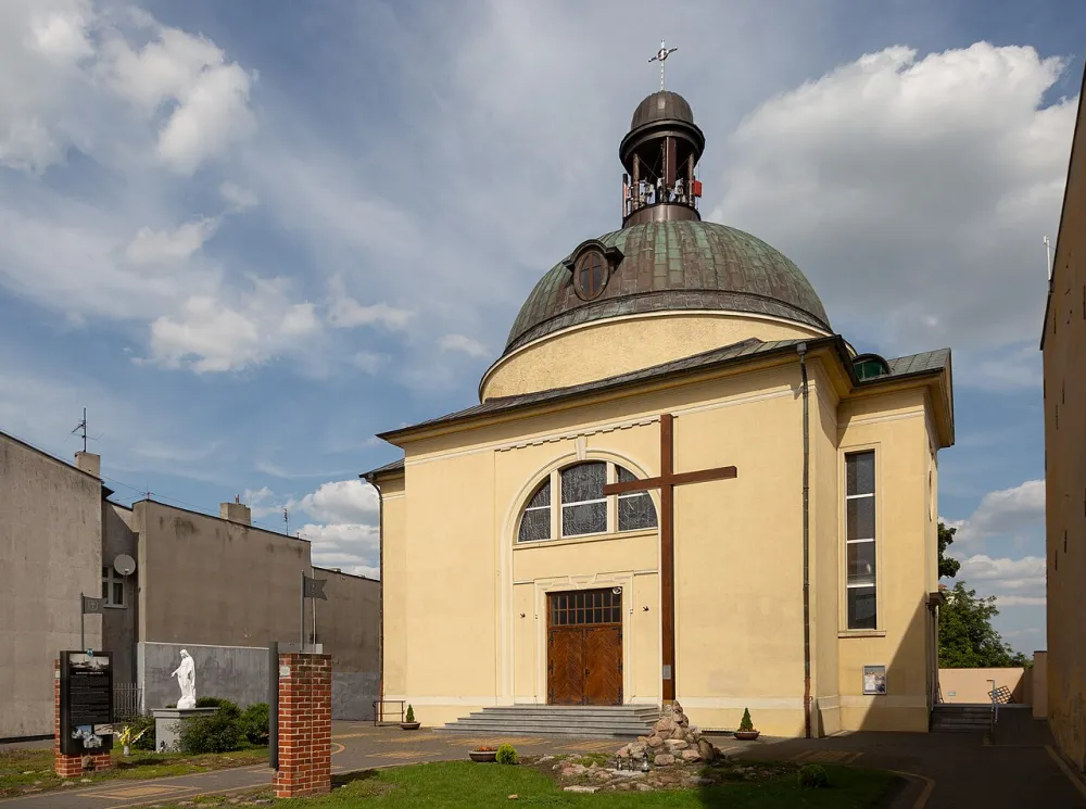 Św. Teresy od Dzieciątka Jezus, Kruszwica, Kruszwica — exterior