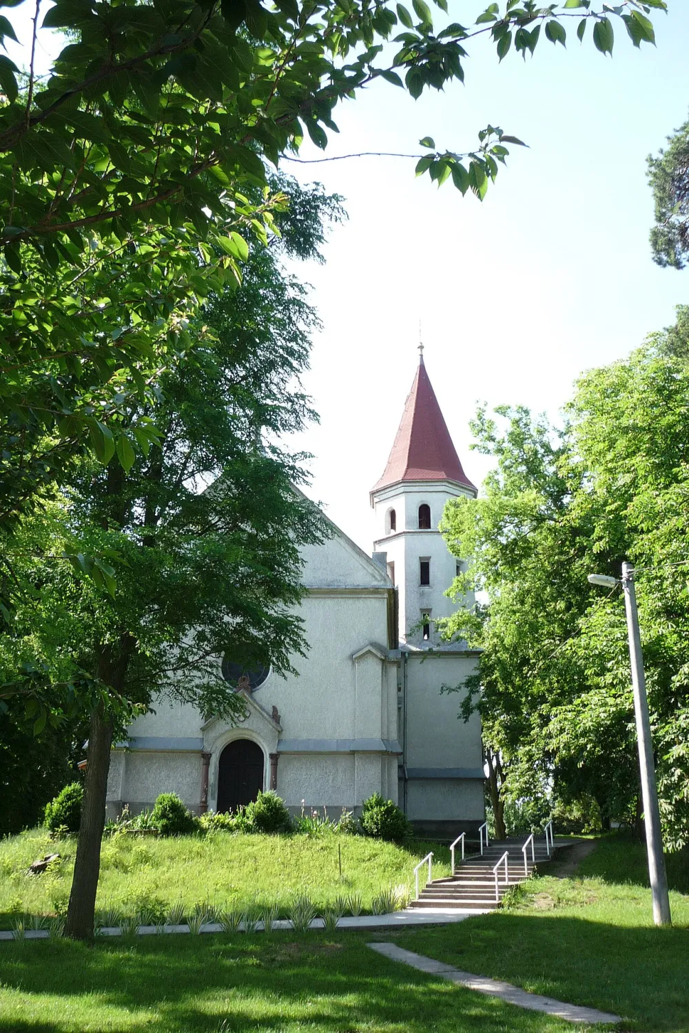Farský kostol narodenia Panny Márie, Veľké Trakany — exterior