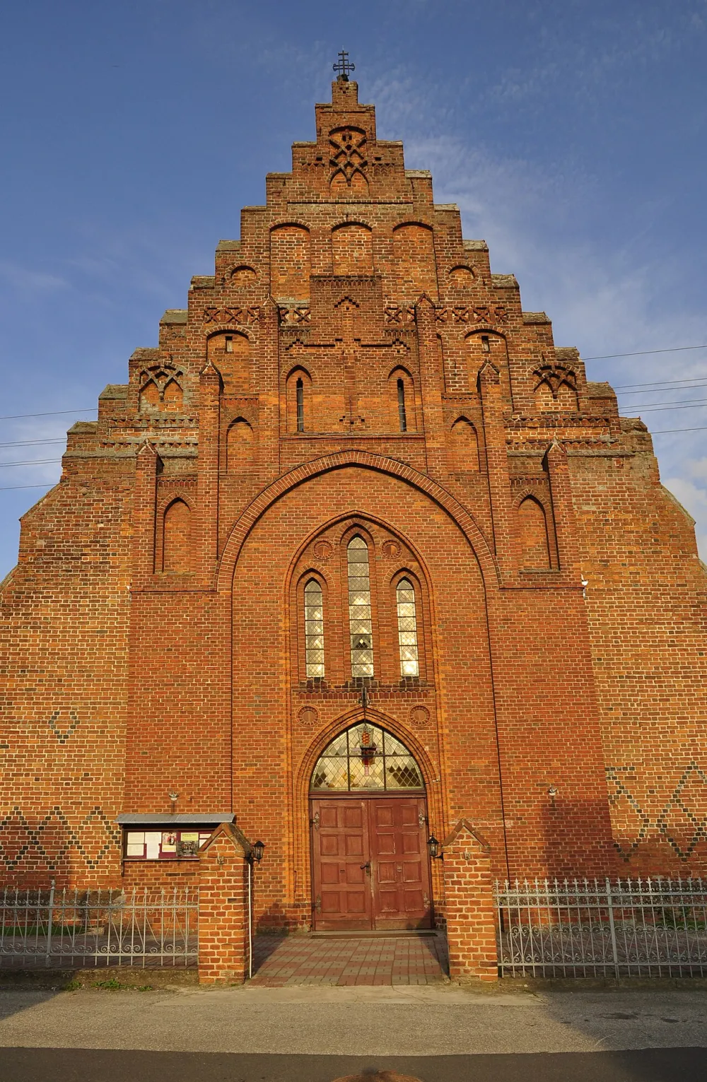 św. Mateusza Apostoła i Ewangelisty, Gębice, Gębice — exterior