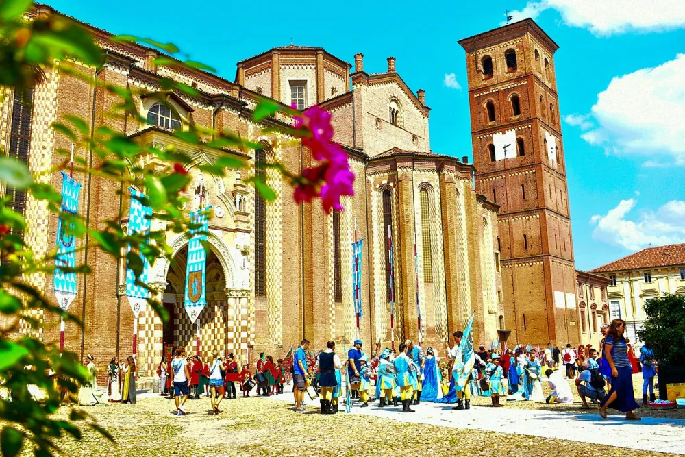 Cattedrale di Santa Maria Assunta, Asti — exterior