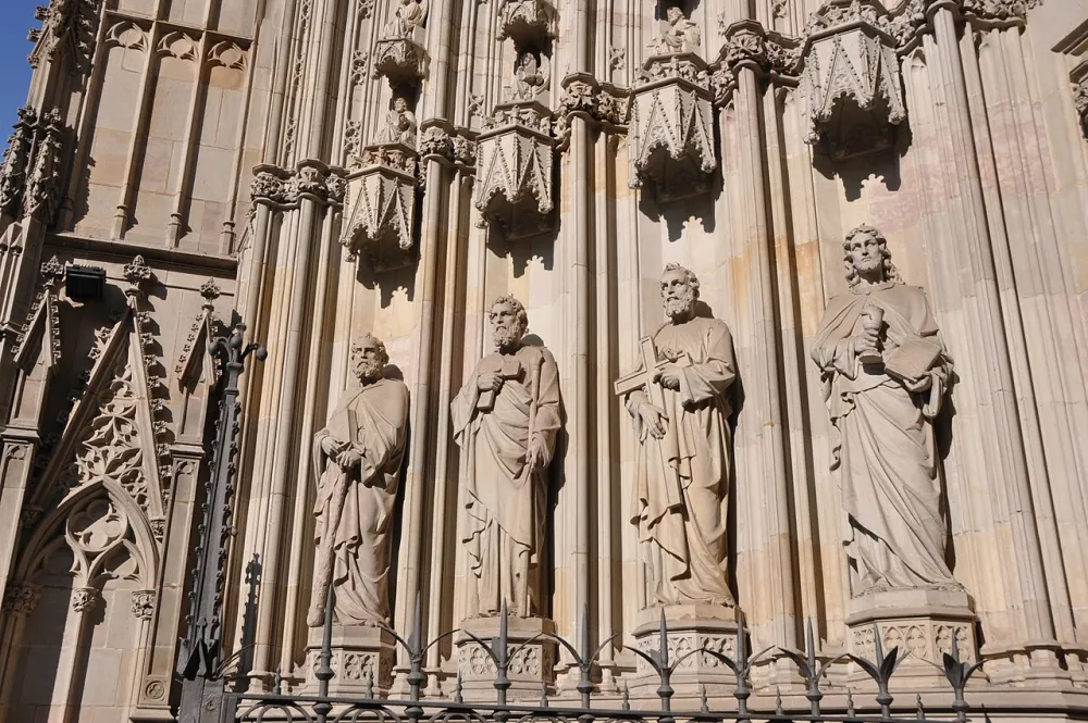 Santa Església Catedral de la Santa Creu i Santa Eulàlia, Barcelona — exterior