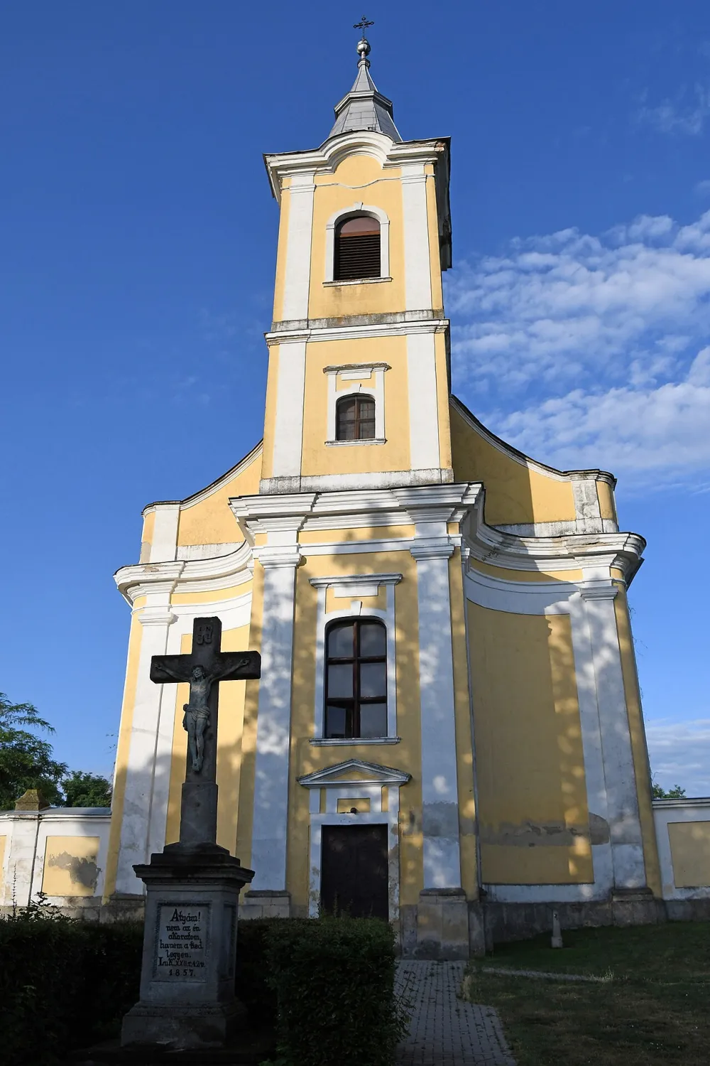 Kisboldogasszony-templom, Előszállás — exterior