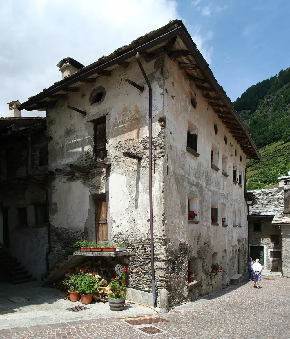 Chiesa dei Santi Martino e Giorgio (Isola, Madesimo), Madesimo — exterior