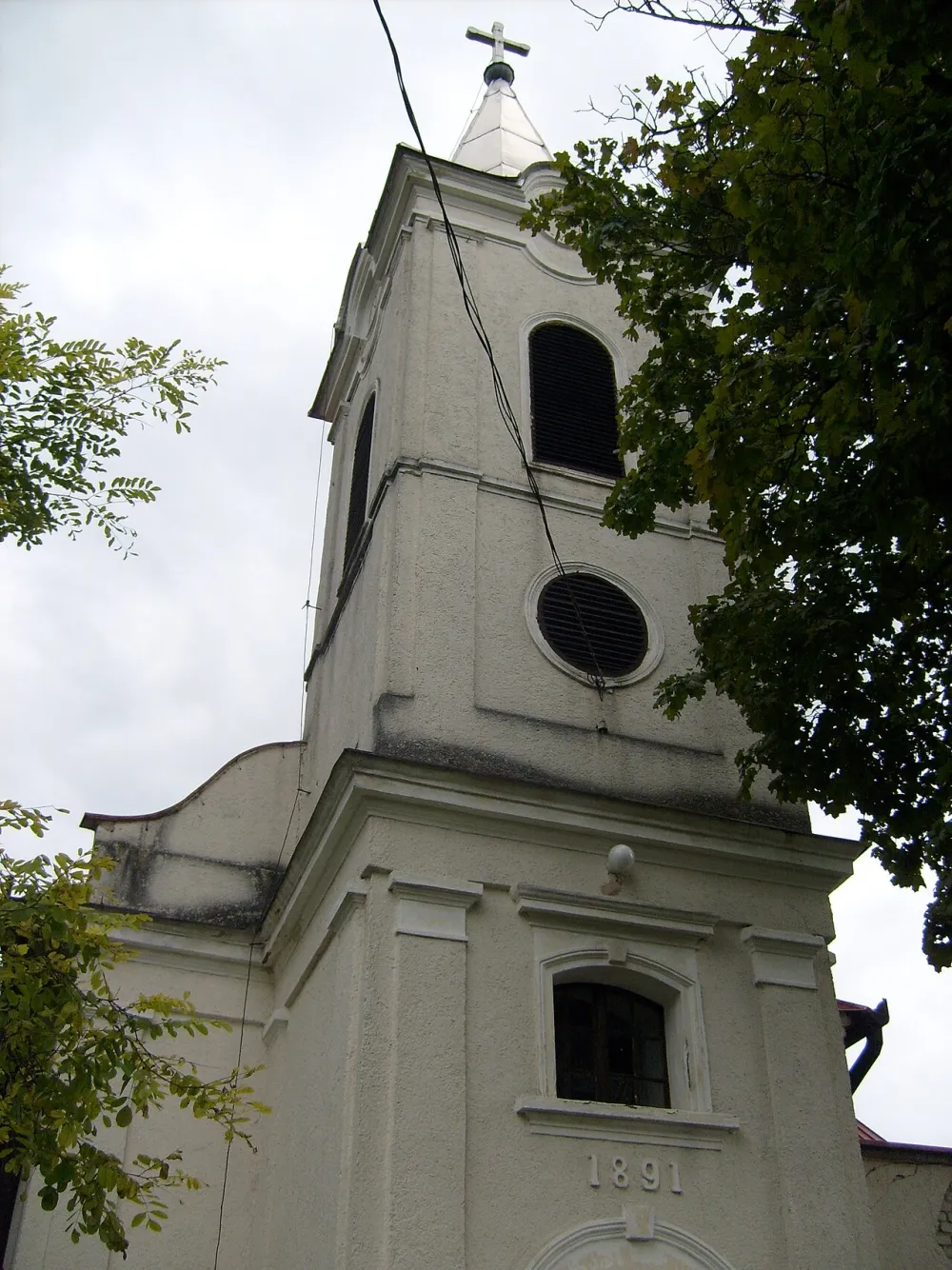 Uraji templom, Ózd — exterior