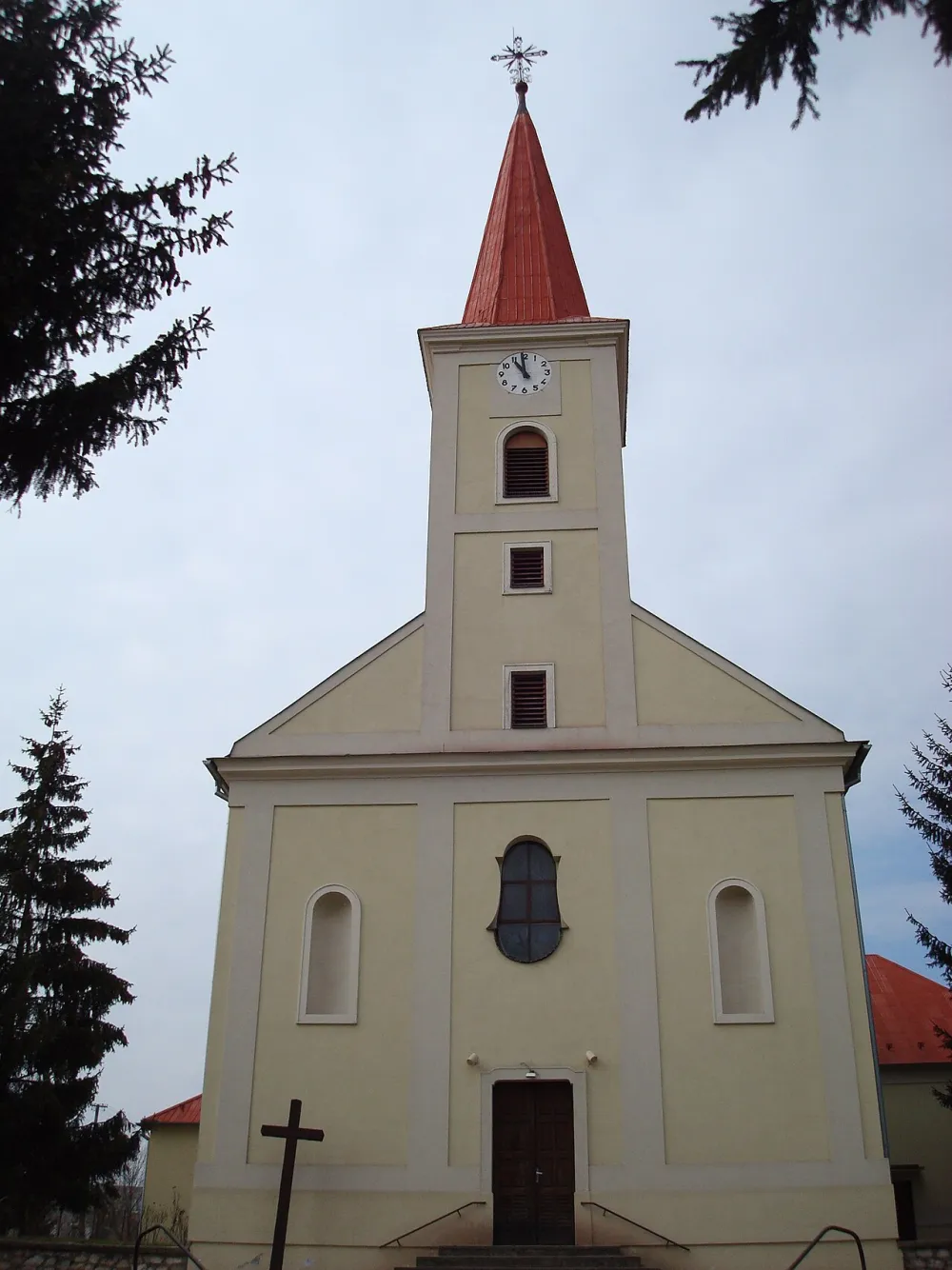 Farský kostol všetkých svätých, Veľké Zálužie — exterior