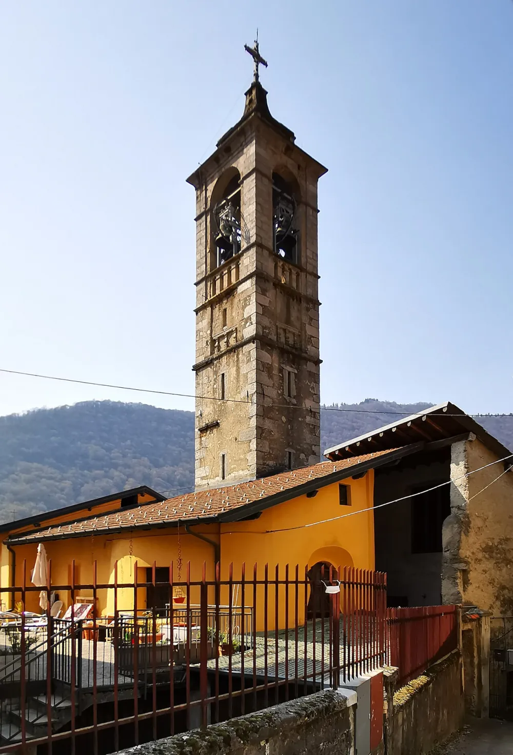 Chiesa della Presentazione di Maria Vergine (Lasnigo), Lasnigo — exterior