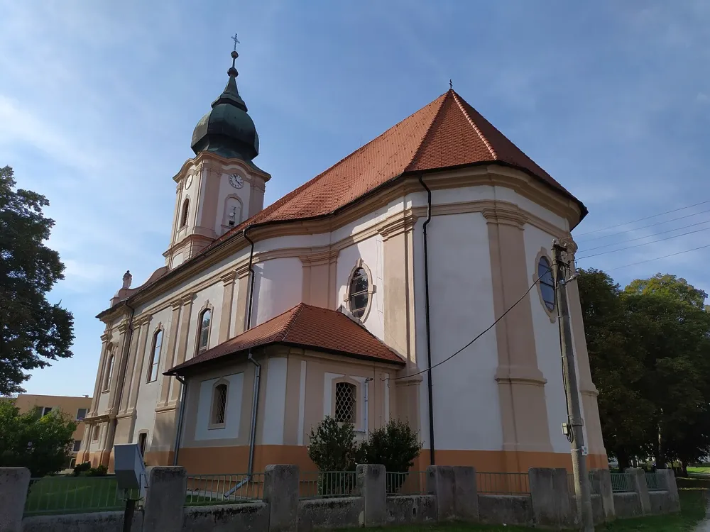 Farský kostol sv. Mikuláša, Krakovany — exterior