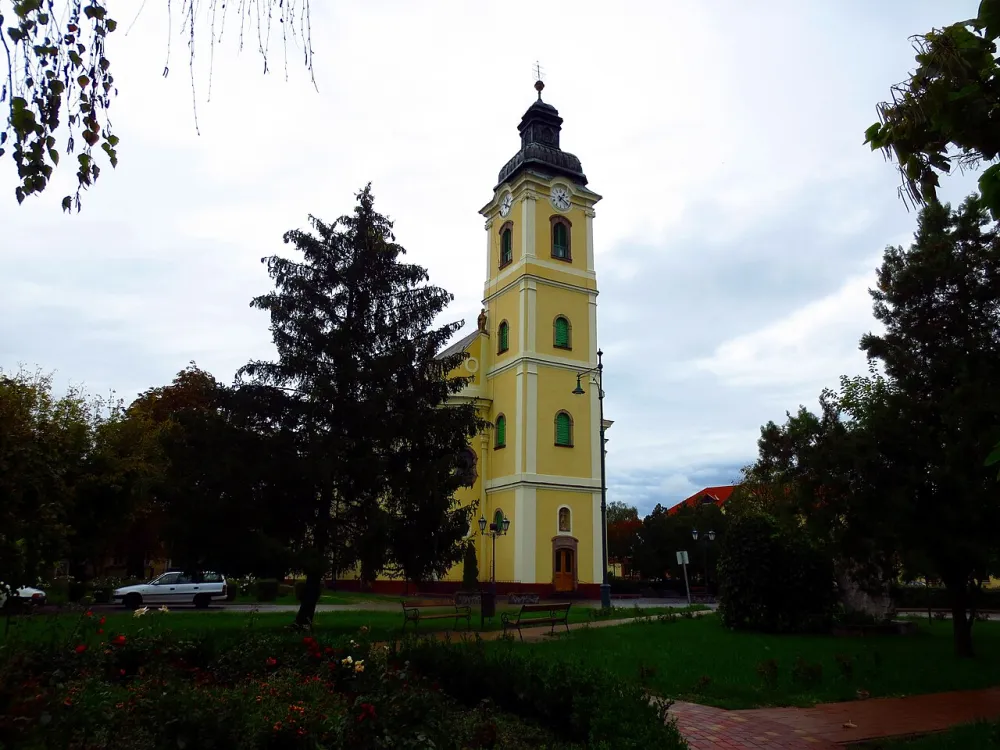 Szentháromság templom, Jászárokszállás — exterior