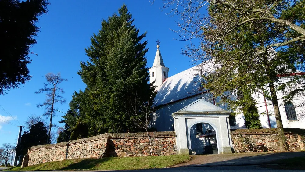 Kostol sv. Štefana Uhorského, Borová — exterior