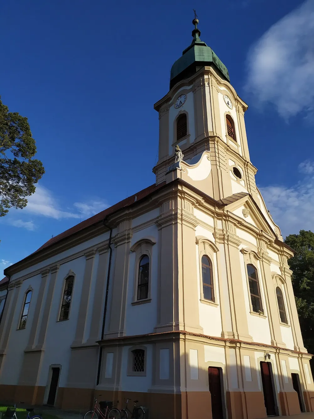Farský kostol sv. Mikuláša, Krakovany — exterior