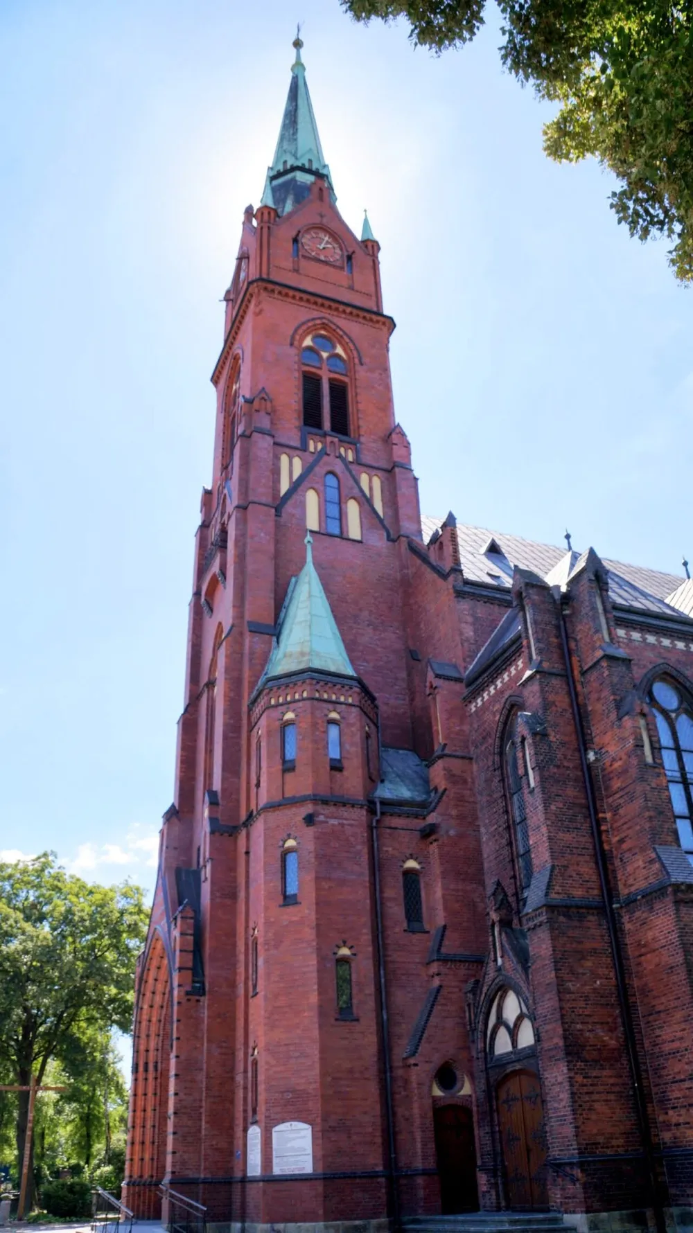 Wniebowzięcia Najświętszej Maryi Panny, Chorzów, Chorzów — exterior