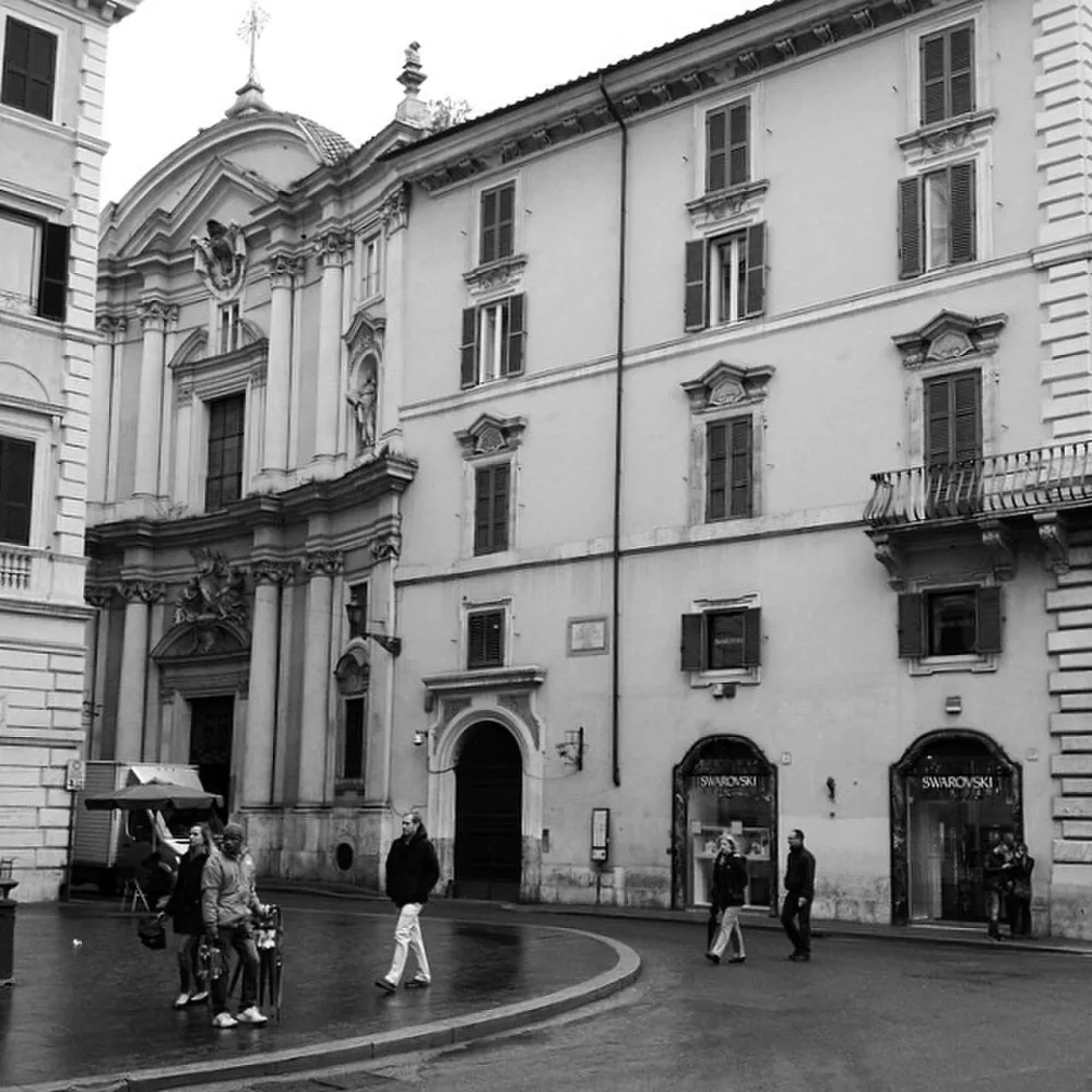 Chiesa della Santissima Trinità a Via Condotti, Roma — exterior