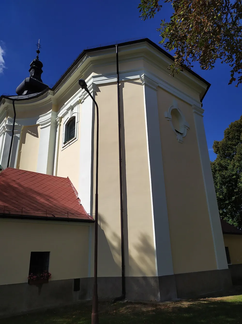 Farský kostol sv. Klimenta , Močenok — exterior