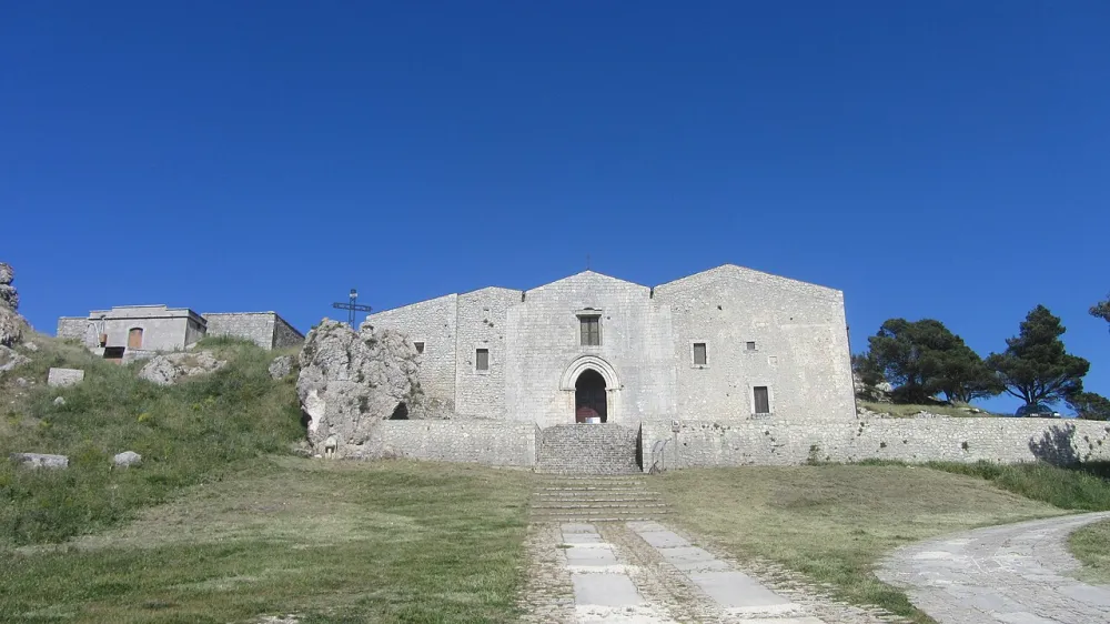 Chiesa della Beata Maria Vergine Assunta (Caltabellotta), Caltabellotta — exterior