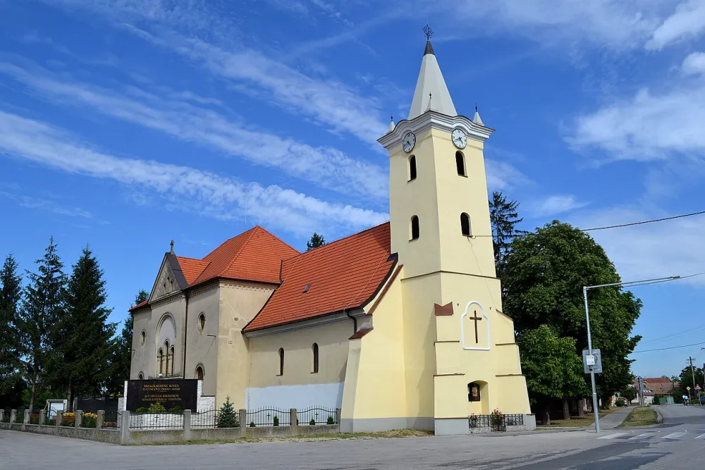 Farský kostol Ružencovej Panny Márie, Kostolná pri Dunaji — exterior
