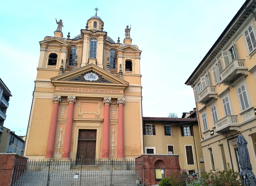 Chiesa dei Santi Bernardino e Rocco, Chieri — exterior