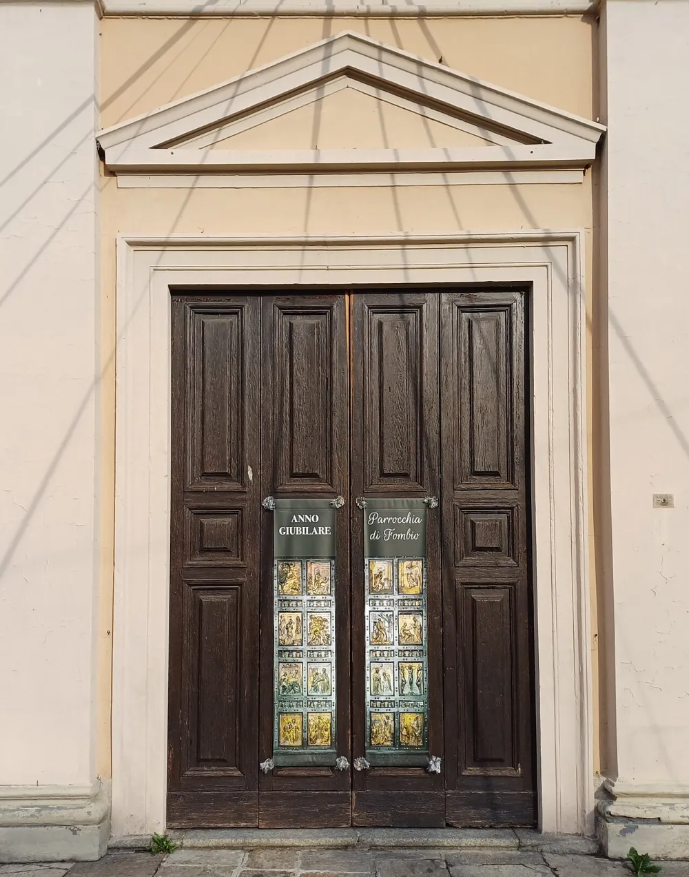 Chiesa dei Santi Pietro, Paolo e Colombano, Fombio — exterior