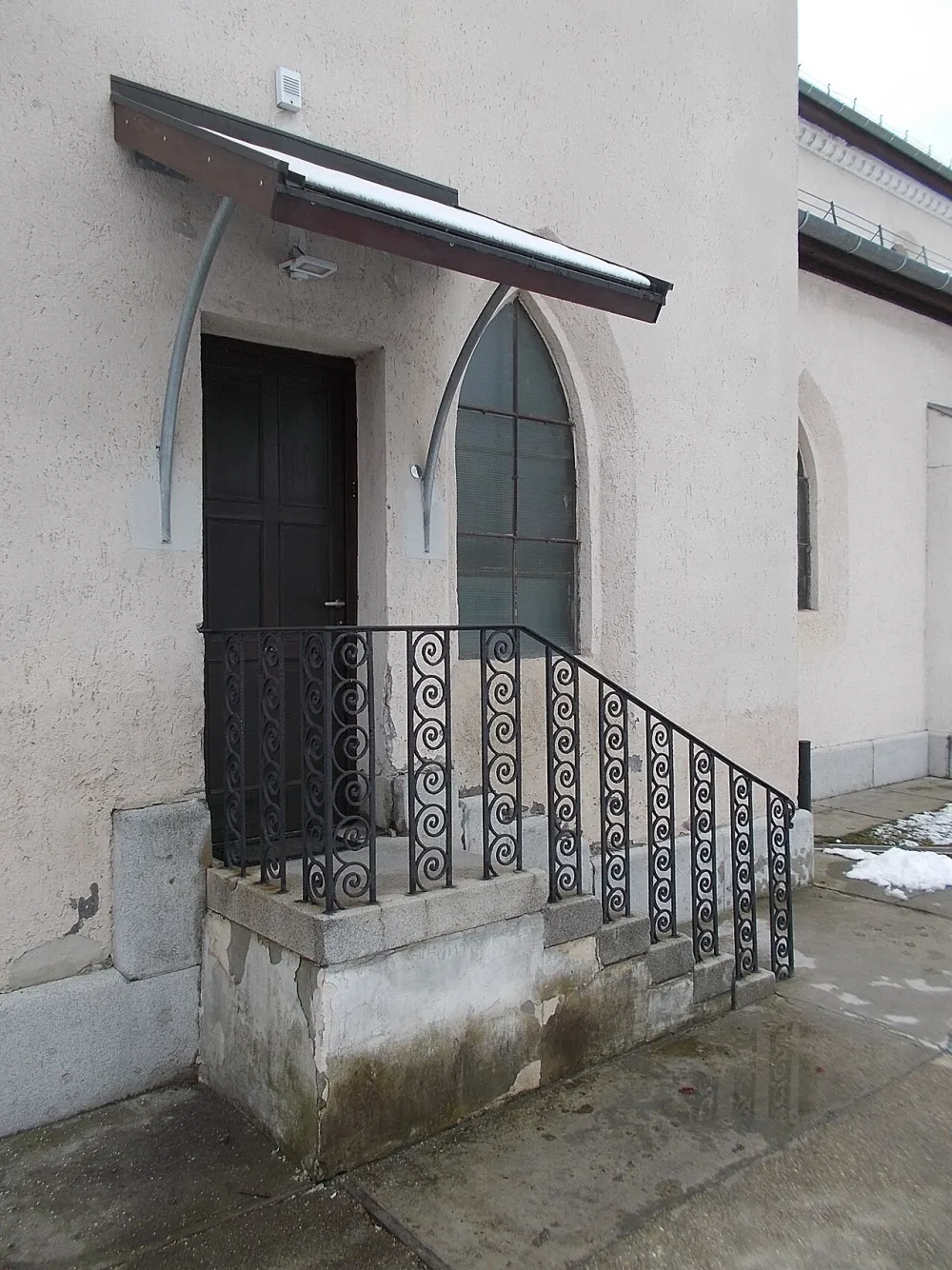 Pestújhelyi Keresztelő Szent János templom, Budapest — exterior