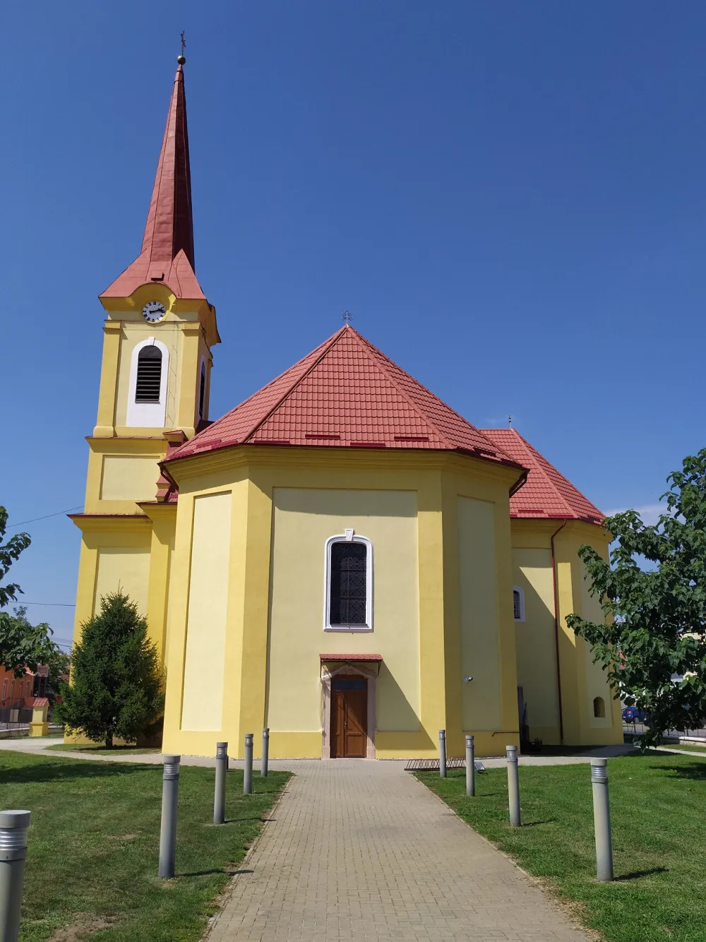 Farský kostol sv. Štefana Uhorského, Tvrdošovce — exterior