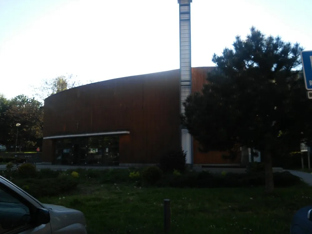 Farský kostol Kráľovnej rodiny (Teplická), Bratislava — exterior
