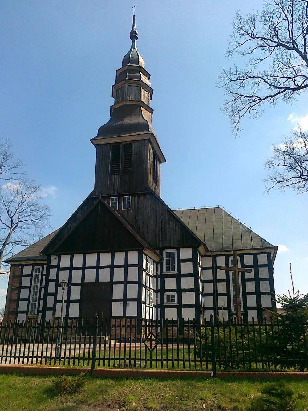 Św. Wawrzyńca Męczennika, Brzezie, Brzezie — exterior
