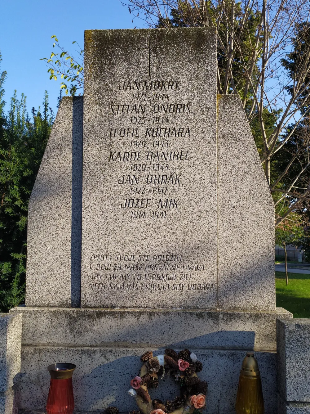 Farský kostol Krista Kráľa (Šulekovo), Hlohovec — exterior