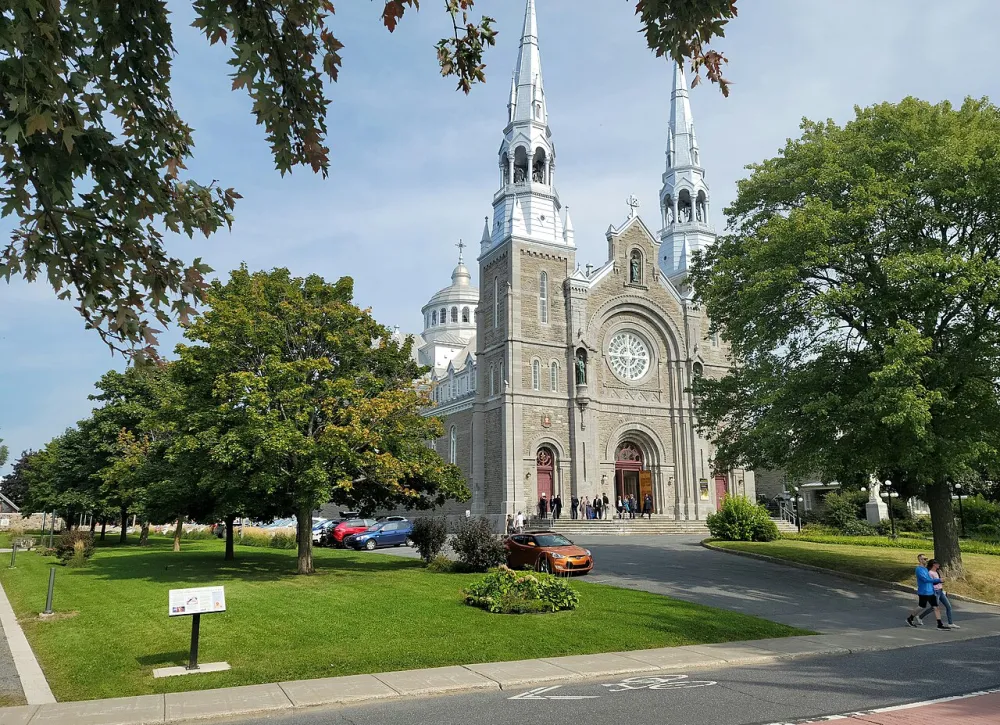 Saint Anne (Basilica), Varennes — exterior