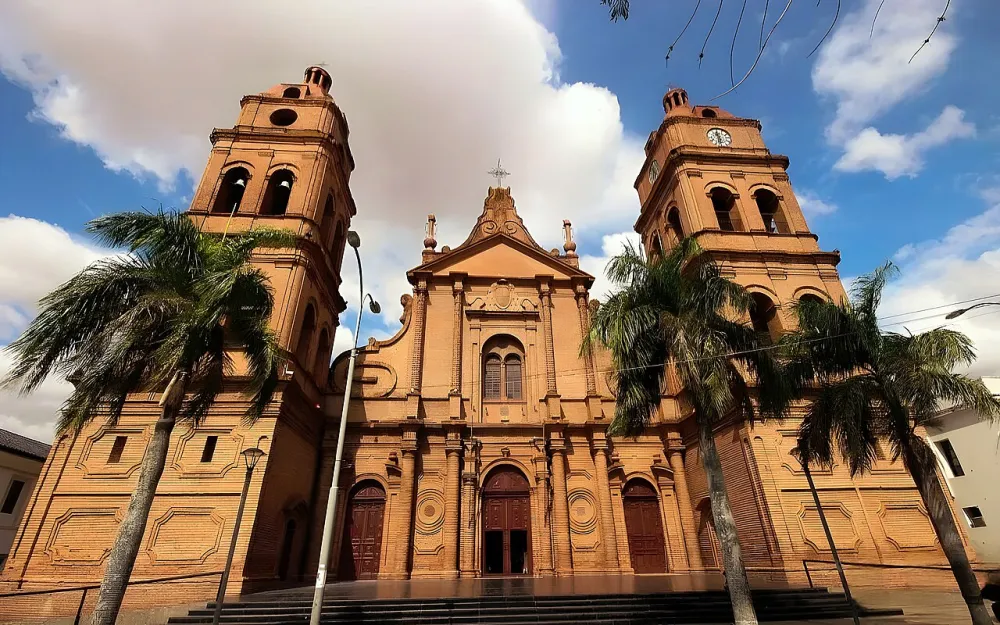 La Catedral Metropolitana Basílica Menor de San Lorenzo, Santa Cruz de la Sierra — exterior