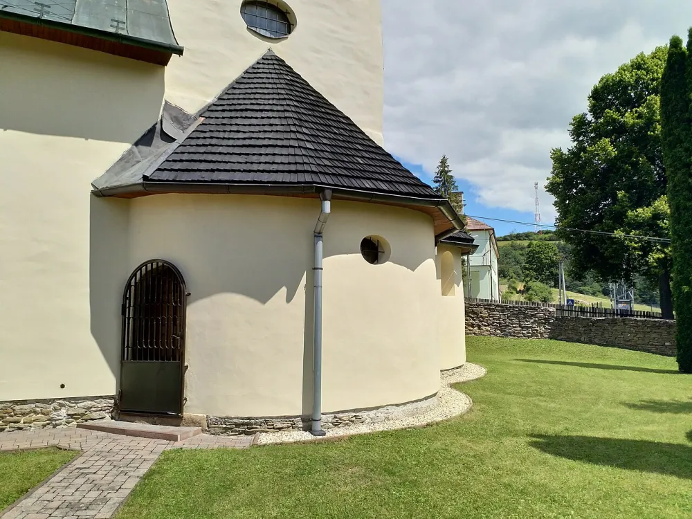 Farský kostol Najsvätejšej Trojice, Chrasť nad Hornádom — exterior