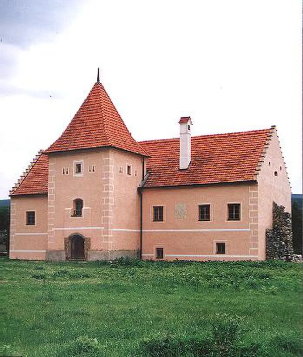 Farský kostol nanebovzatia Panny Márie (Šimonovany), Partizánske — exterior