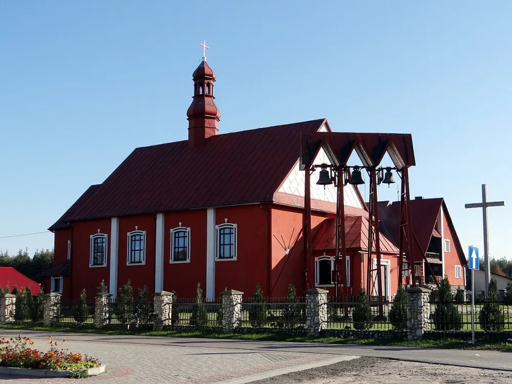 Matki Bożej Królowej Polski, Domostawa, Domostawa — exterior