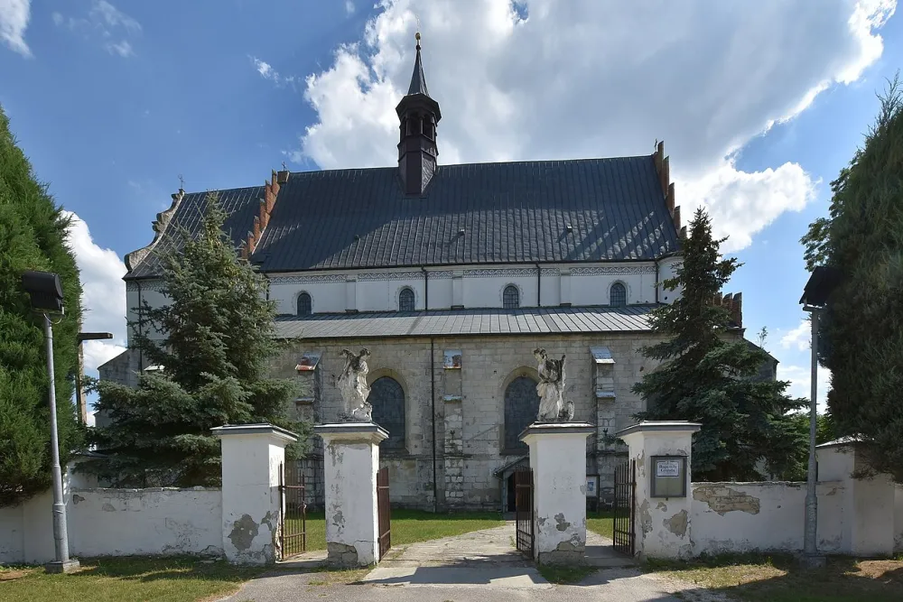 Św. Apostołów Piotra i Pawła, Beszowa, Beszowa — exterior