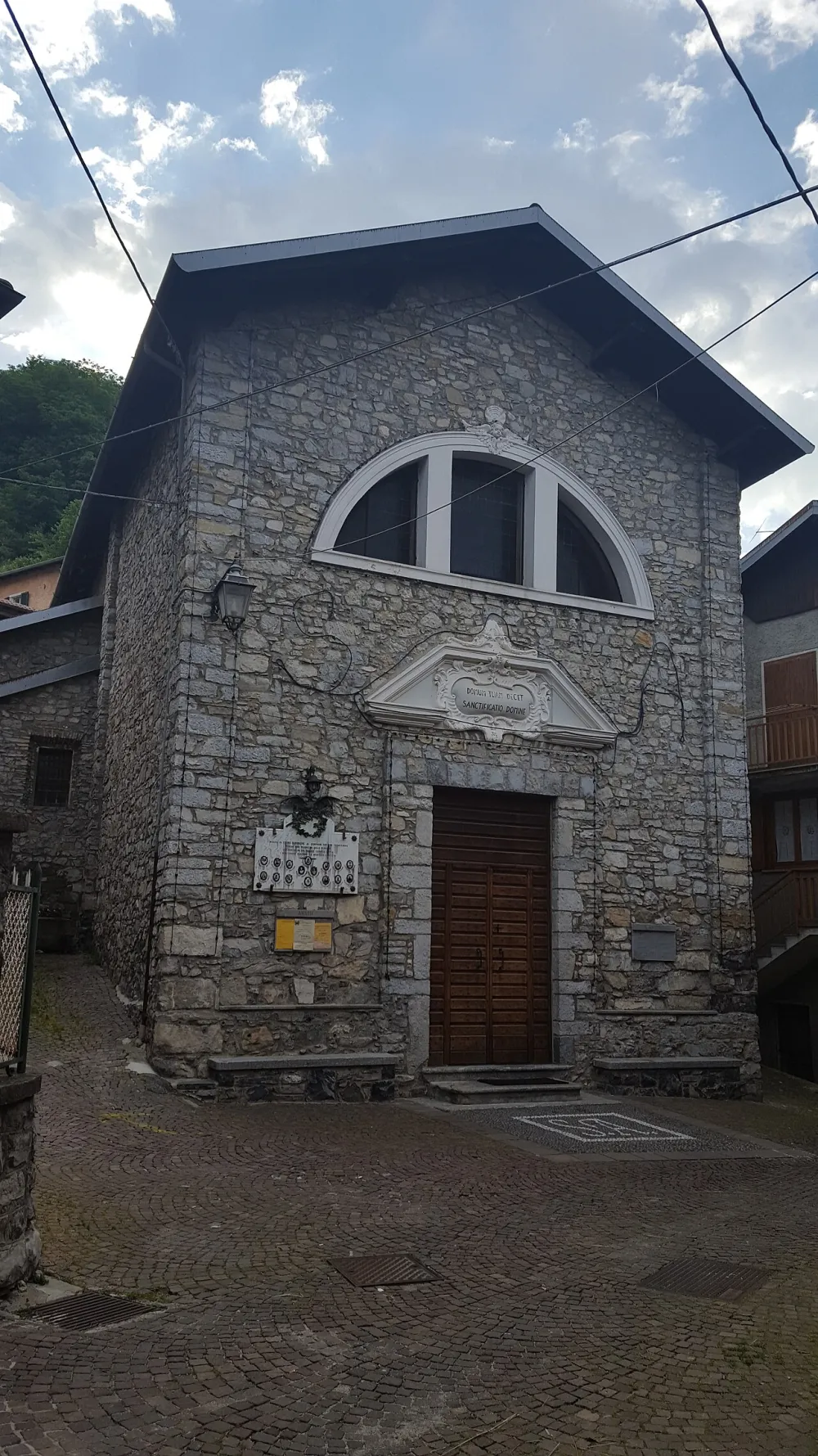 Chiesa di Sant'Antonio (Esino Lario), Esino Lario — exterior