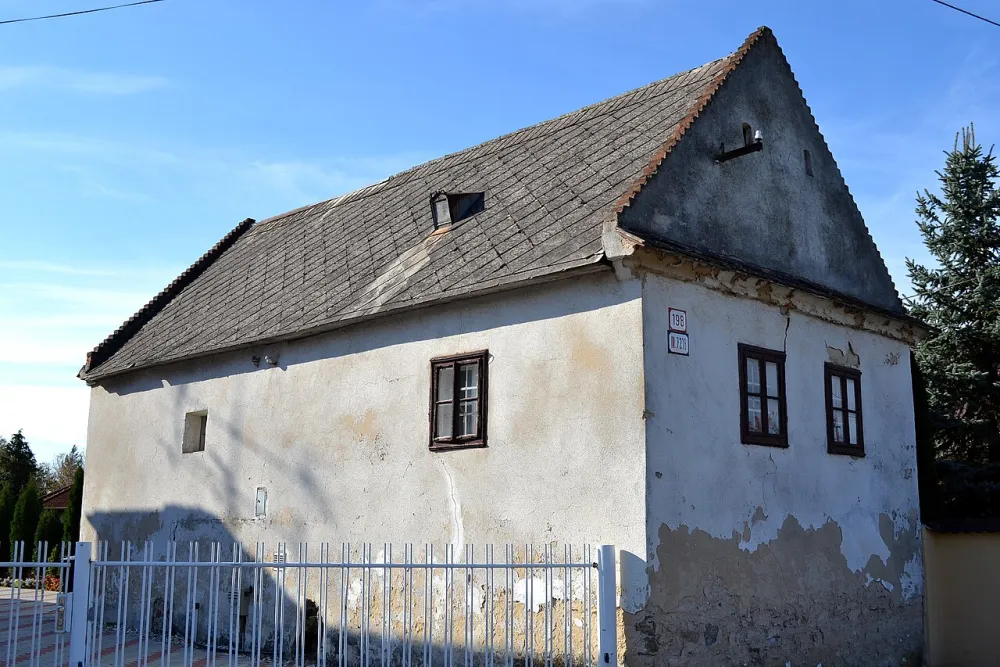 Farský kostol sv. Petra a Pavla (Záhorská Bystrica), Bratislava — exterior