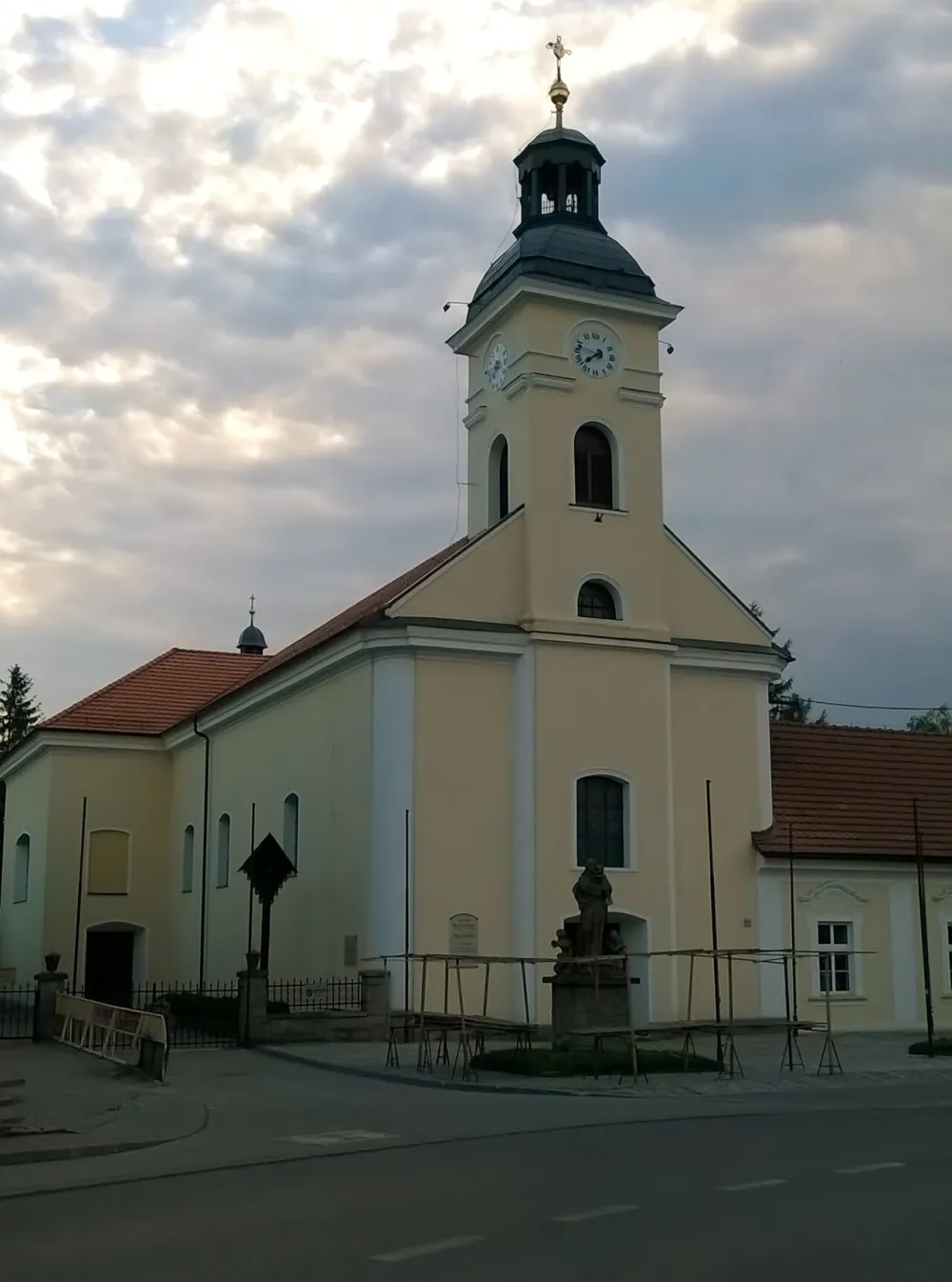 Św. Klemensa, Ustroń, Ustroń — exterior