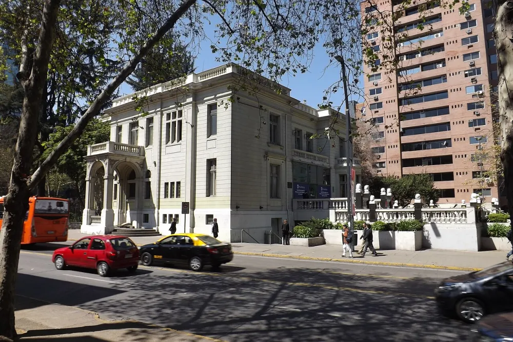 Catedral Castrense de Nuestra Señora del Carmen, Providencia — exterior