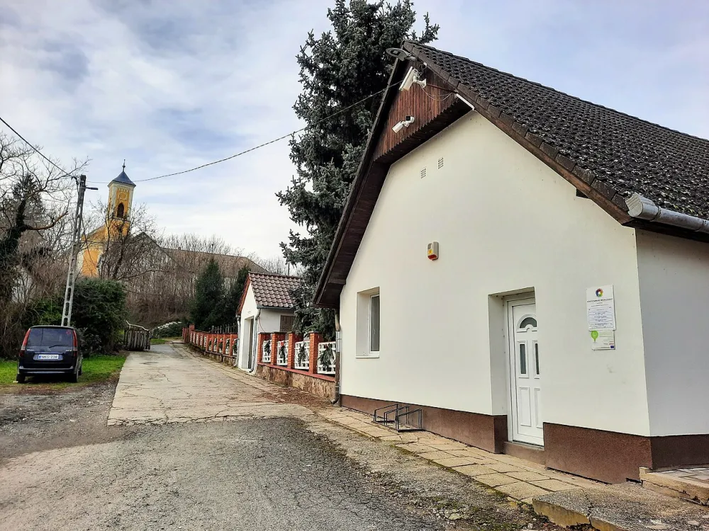 Rózsafüzér királynéja templom, Belvárdgyula — exterior