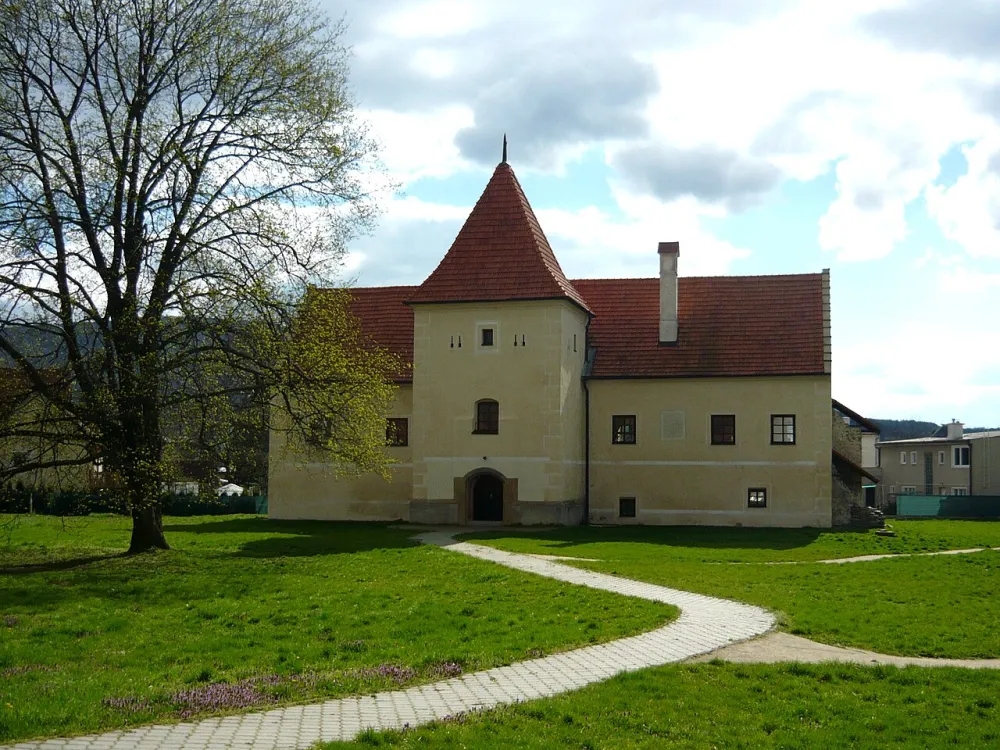 Farský kostol nanebovzatia Panny Márie (Šimonovany), Partizánske — exterior