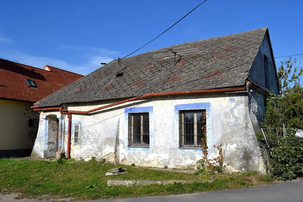 Farský kostol sv. Petra a Pavla (Záhorská Bystrica), Bratislava — exterior
