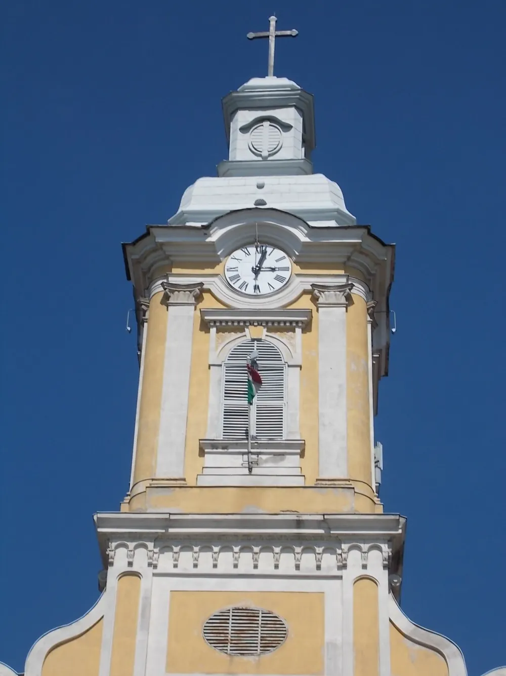 Szent István király templom, Abony — exterior