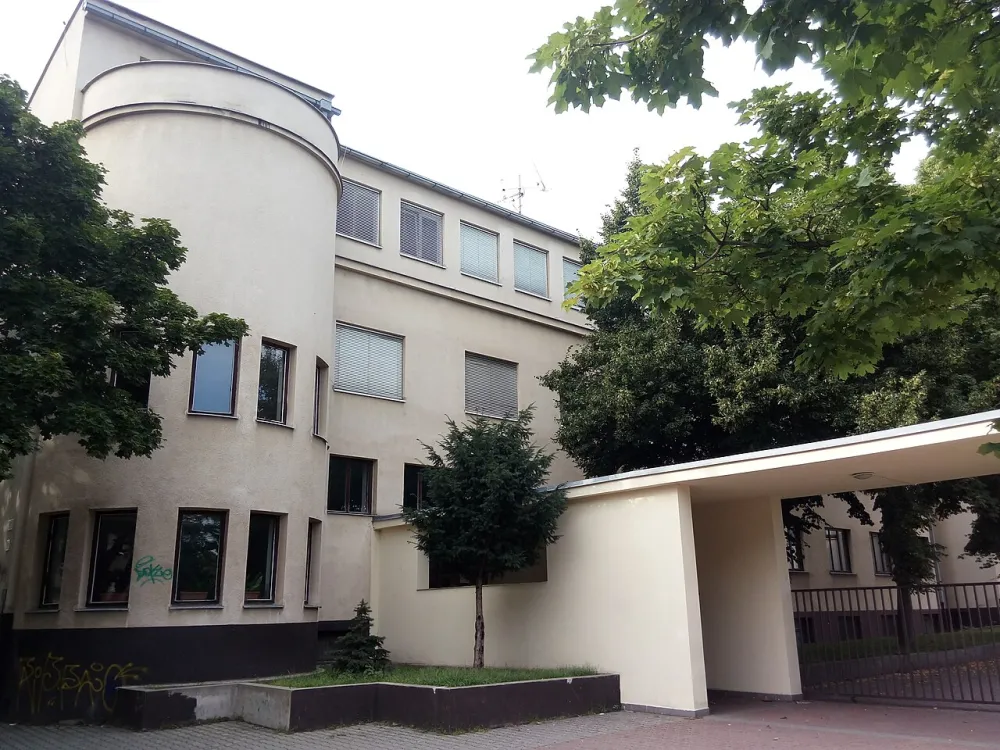 Farský kostol Panny Márie Pomocnice kresťanov (Miletičova, saleziáni), Bratislava — exterior