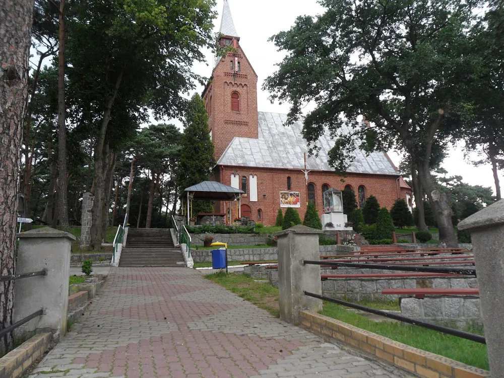 Św. Piotra i Pawła Apostołów, Mrzeżyno, Mrzeżyno — exterior