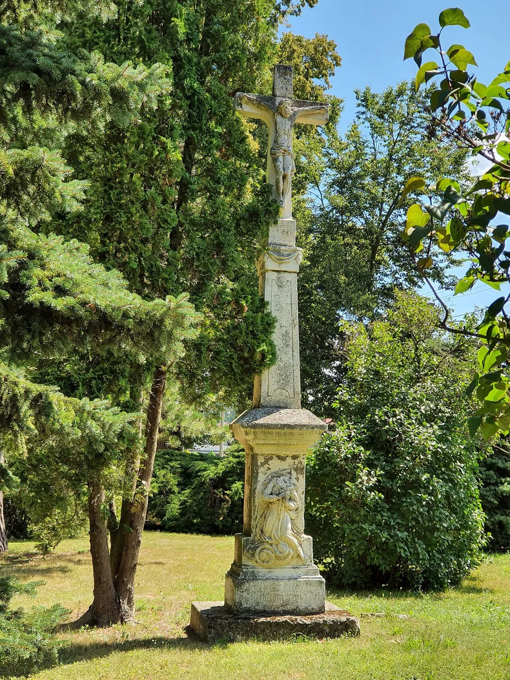 Farský kostol Panny Márie Nanebovzatej, Sobotište — exterior