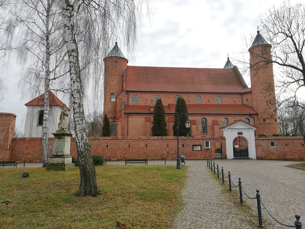 św. Jana Chrzciciela i św. Rocha, Brochów, Brochów — exterior