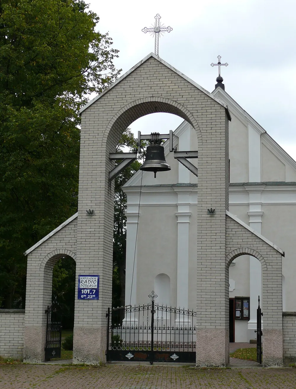 Podwyższenia Krzyża Świętego, Neple, Neple — exterior