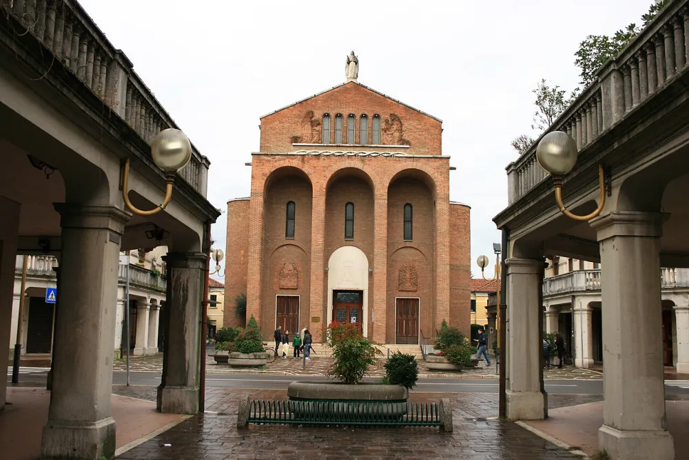 Chiesa di Santa Maria Immacolata di Lourdes (Mestre, Venezia), Venezia — exterior
