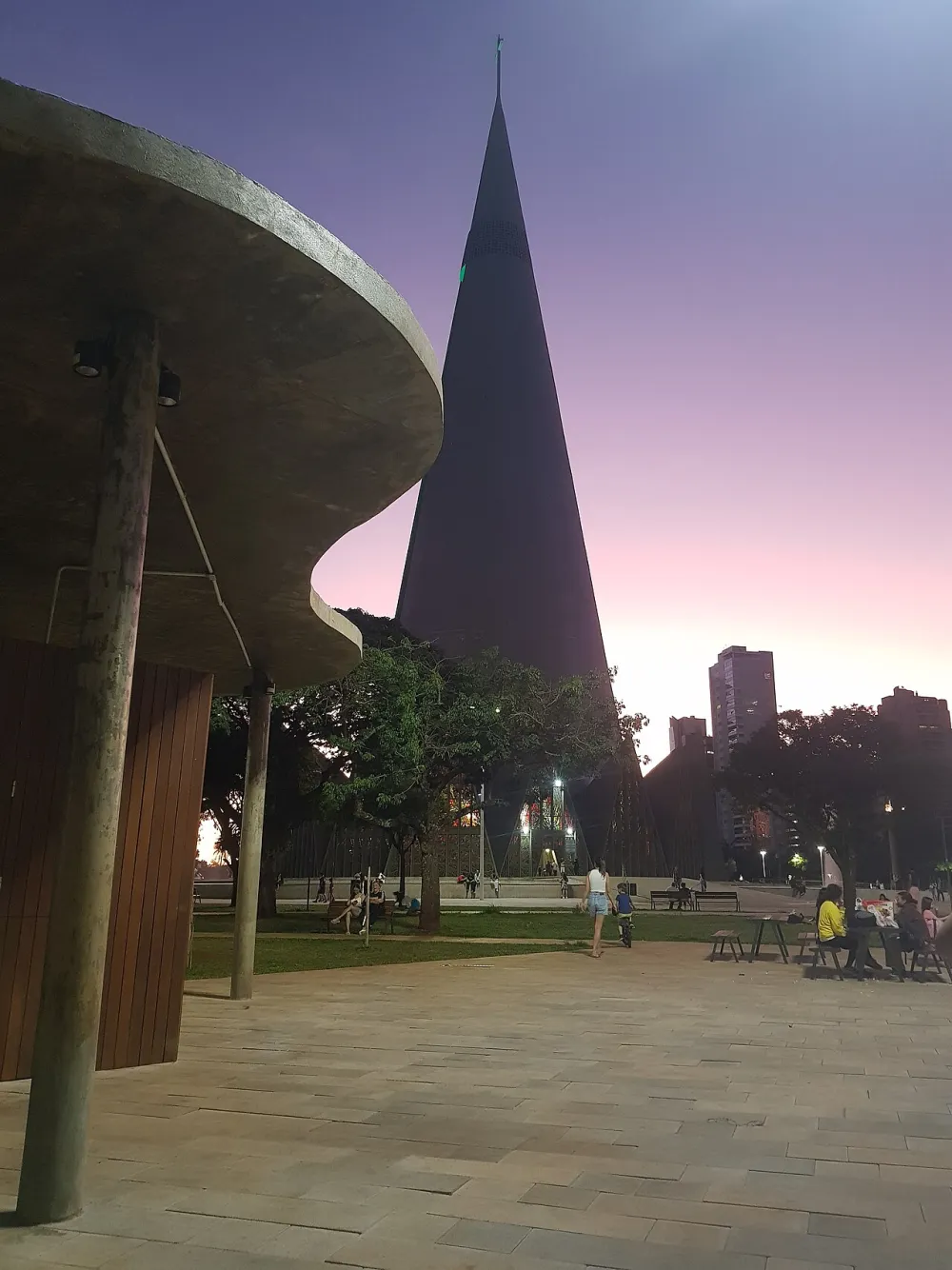 Catedral Nossa Senhora da Glória, Maringá — exterior
