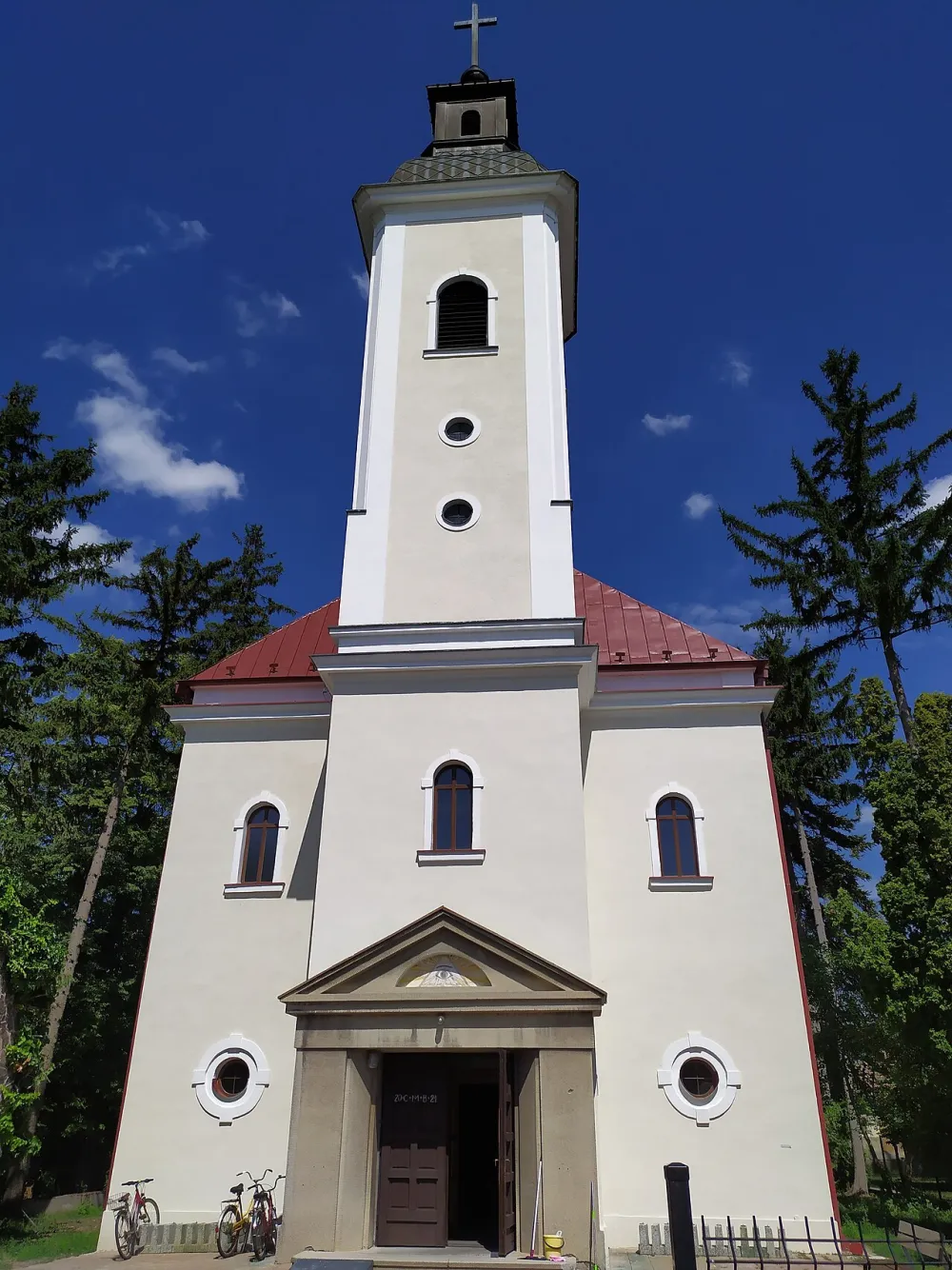 Farský kostol navštívenia Panny Márie, Branč — exterior