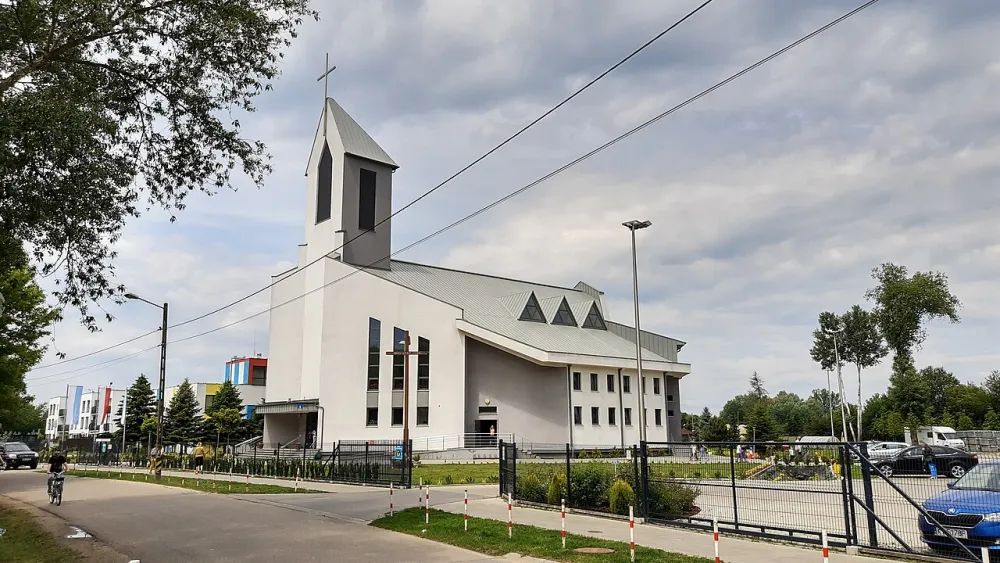 Św. Łukasza Ewangelisty w Tarchominie, Warszawa, Warszawa — exterior