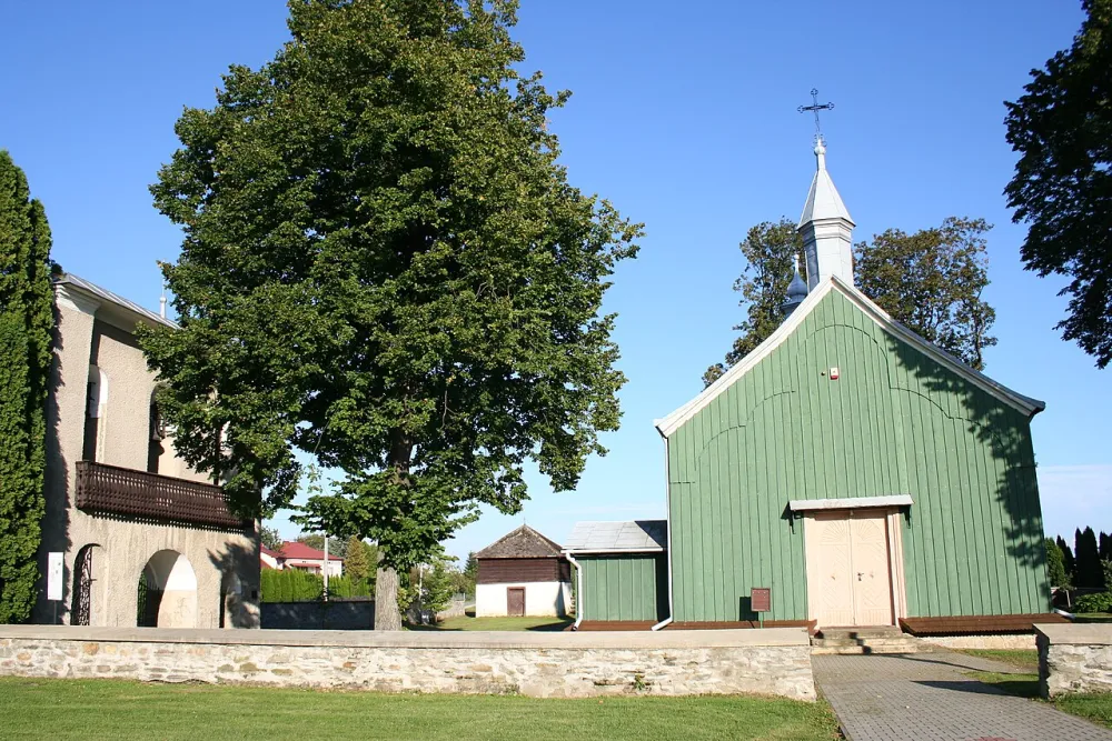 Podwyższenia Krzyża Świętego, Besko, Besko — exterior